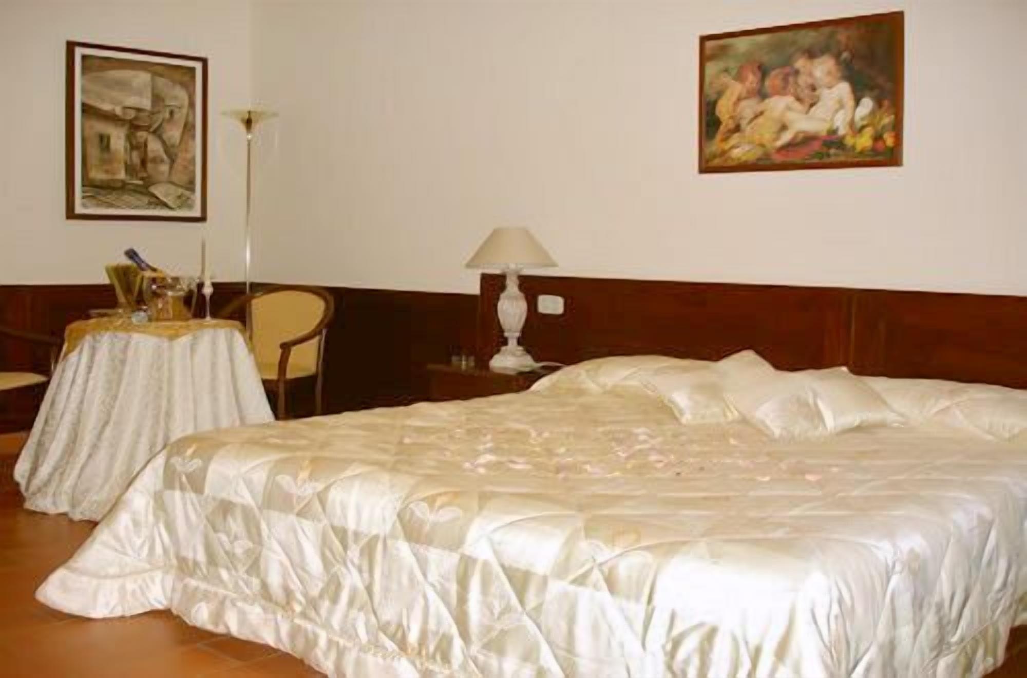Hotel Borgo Degli Olivi Riotorto Exterior foto